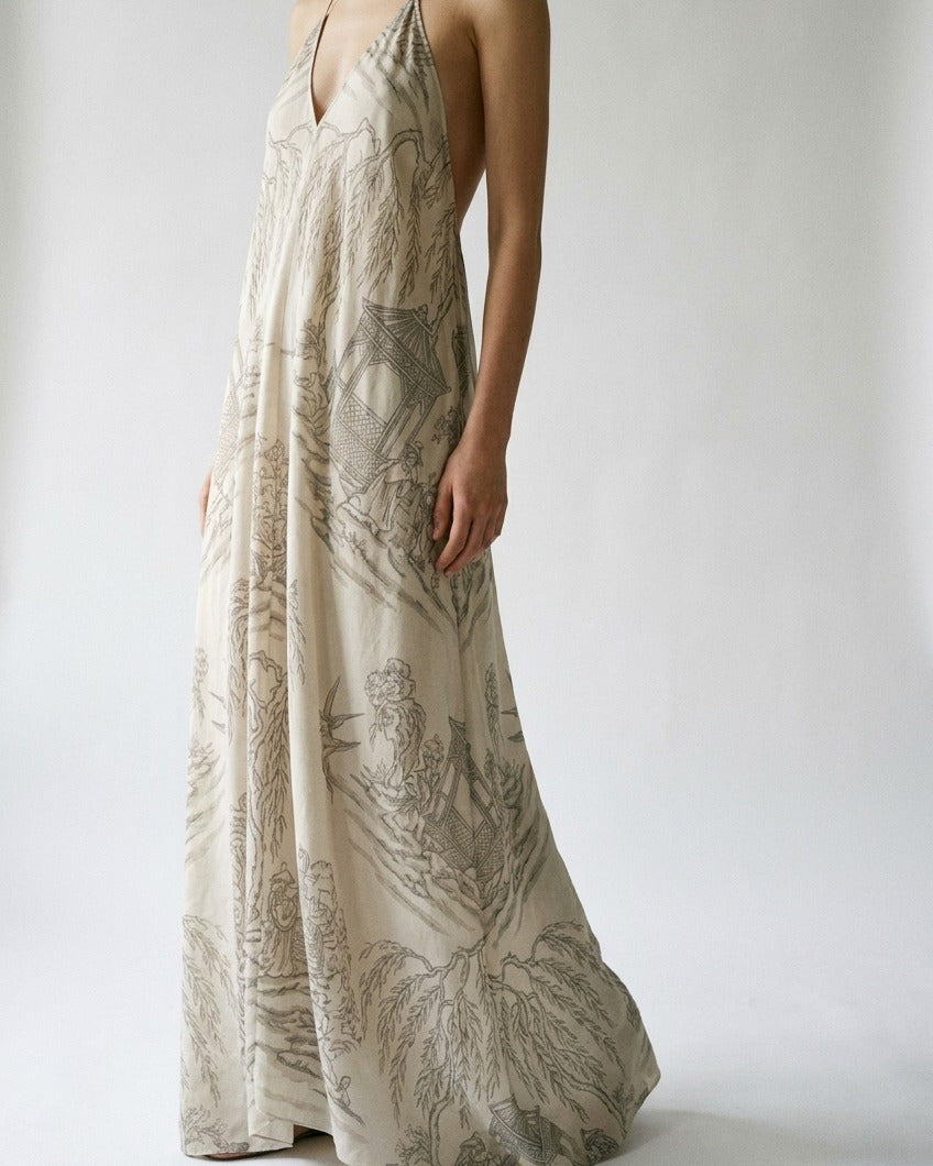 La Demoiselle — Macro fabric detail on dove grey — Reactive-dyed mulberry silk — Hoboken atelier