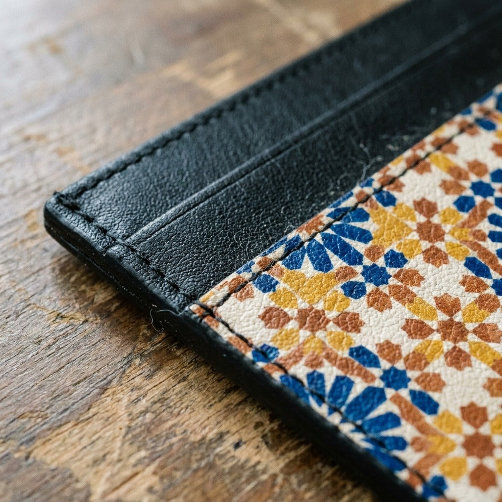 Carte Zellij Marrakech — motion shot of artisan card holder — Italian nappa leather with Zellij pattern — Hoboken atelier